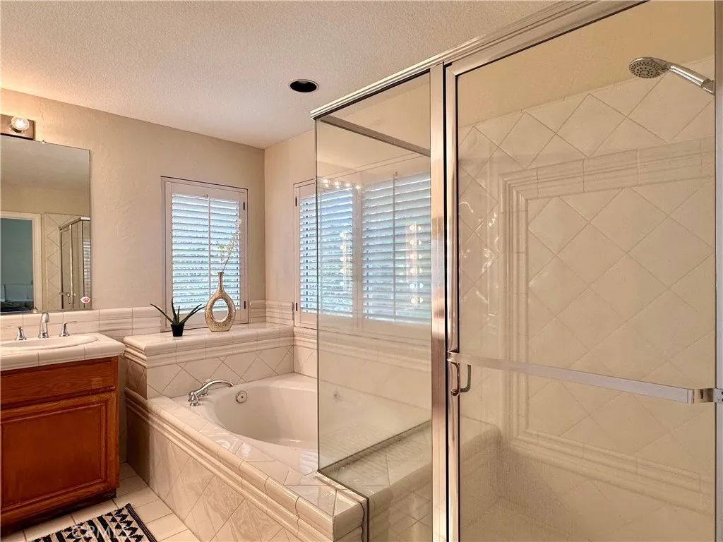 2 Altezza, Irvine, California 92606 home-pic-14